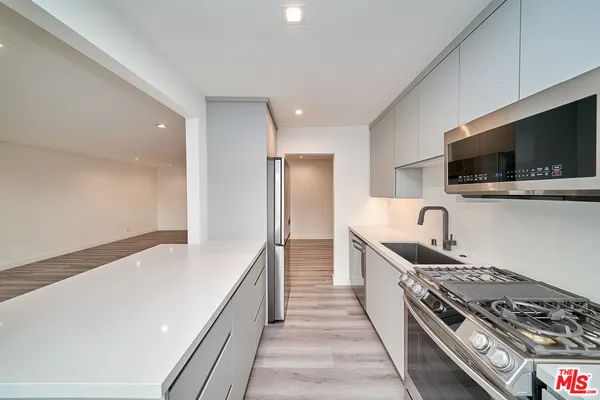 $5,995 | 137 South Maple Drive, Unit 102, Beverly Hills, CA 90212