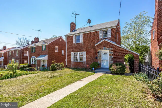 $3,700 | 1807 41st Place Southeast, Washington, DC 20020