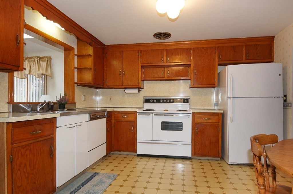 24 Wadsworth Road Arlington, MA 02476 - Photo 4 of 25