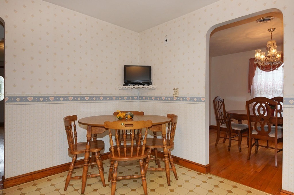 24 Wadsworth Road Arlington, MA 02476 - Photo 5 of 25