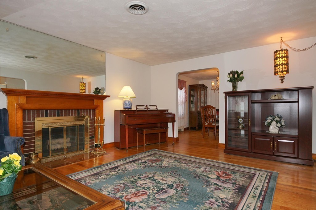 24 Wadsworth Road Arlington, MA 02476 - Photo 8 of 25
