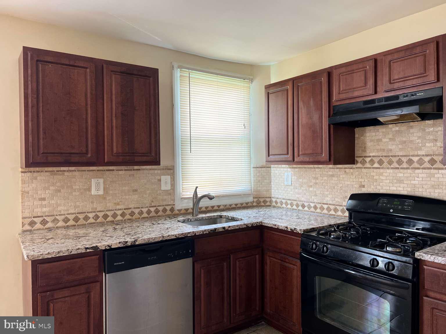 7513 Berkshire Road Baltimore, MD 21224 - Photo 5 of 24 Gallery Image 5