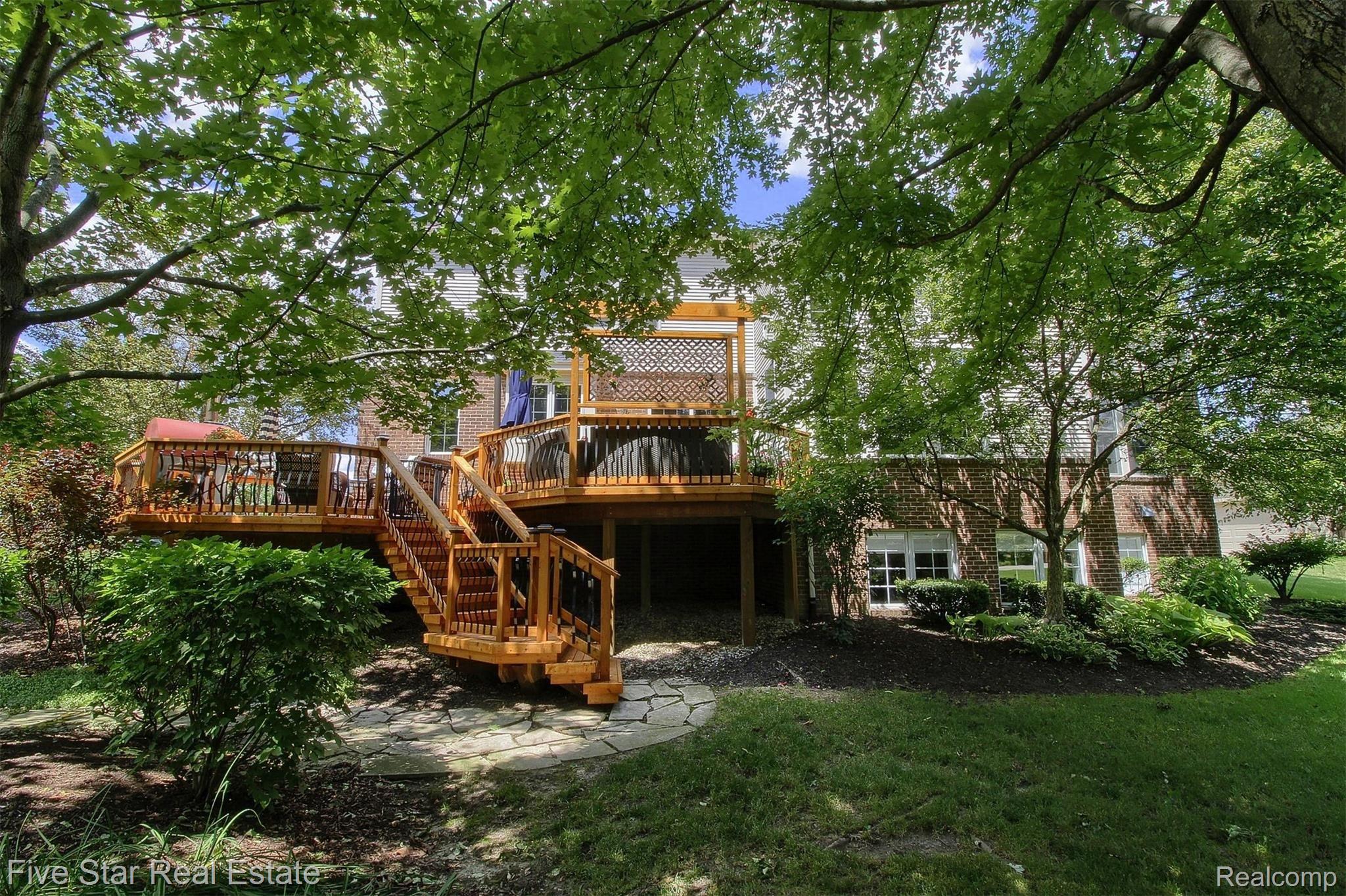 720 Loggers Circle Rochester, MI 48307 - Photo 50 of 63 50-Rear.jpg