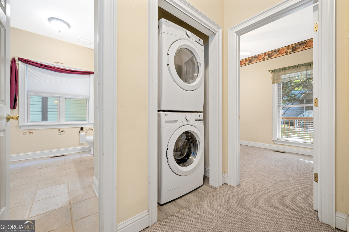 122 Hodges Lane Hartwell, GA 30643 - Photo 22 of 37 a utility room with dryer and washer