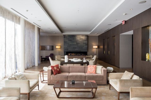 $1,335,000 | 580 Washington Street, Unit 709, Boston, MA 02111