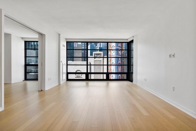 $1,335,000 | 580 Washington Street, Unit 709, Boston, MA 02111