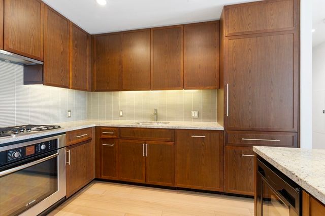 $1,335,000 | 580 Washington Street, Unit 709, Boston, MA 02111