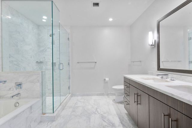 $1,335,000 | 580 Washington Street, Unit 709, Boston, MA 02111