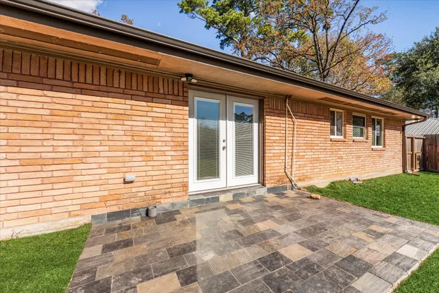 $299,900 | 215 Hillcrest Drive, Conroe, TX 77303