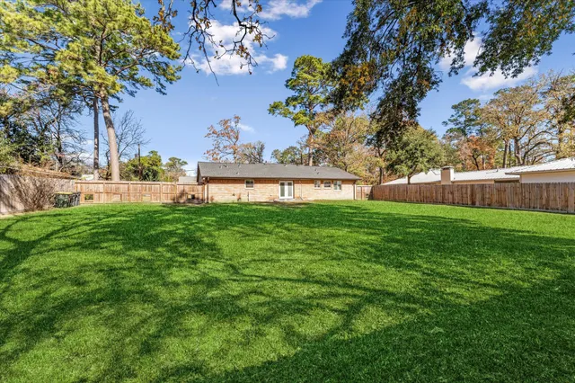 $299,900 | 215 Hillcrest Drive, Conroe, TX 77303