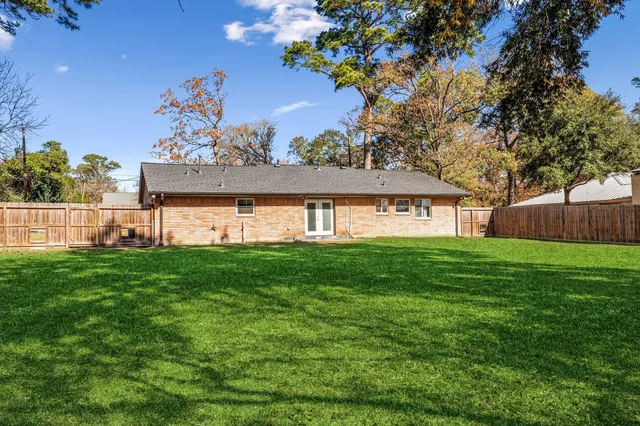 $299,900 | 215 Hillcrest Drive, Conroe, TX 77303