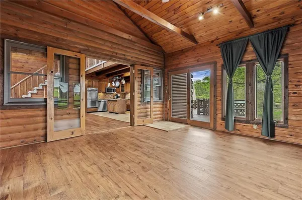 $949,000 | 3389 Southeast Old Barn Lane, Holt, MO 64048