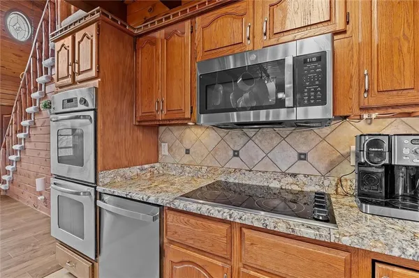 $949,000 | 3389 Southeast Old Barn Lane, Holt, MO 64048