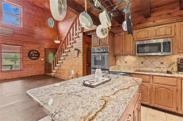 $949,000 | 3389 Southeast Old Barn Lane, Holt, MO 64048