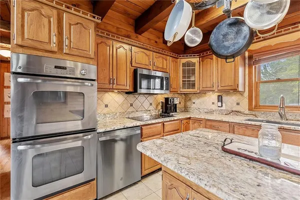 $949,000 | 3389 Southeast Old Barn Lane, Holt, MO 64048