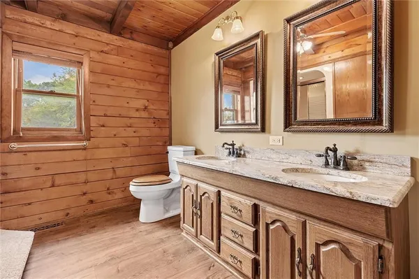 $949,000 | 3389 Southeast Old Barn Lane, Holt, MO 64048