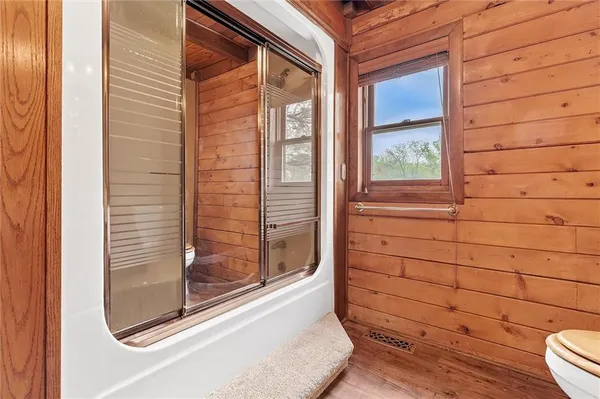 $949,000 | 3389 Southeast Old Barn Lane, Holt, MO 64048