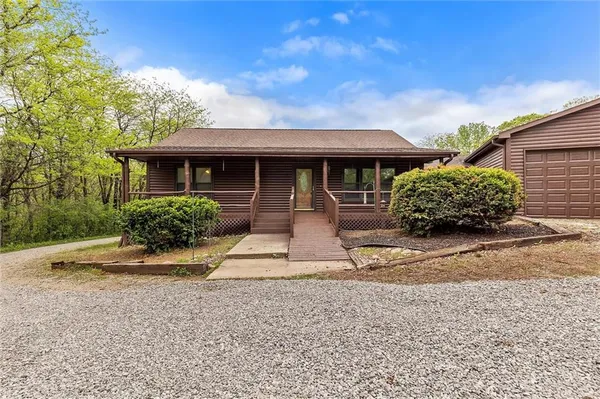 $949,000 | 3389 Southeast Old Barn Lane, Holt, MO 64048