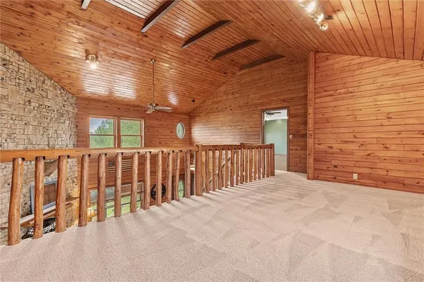$949,000 | 3389 Southeast Old Barn Lane, Holt, MO 64048