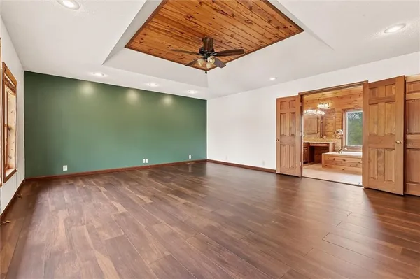 $949,000 | 3389 Southeast Old Barn Lane, Holt, MO 64048