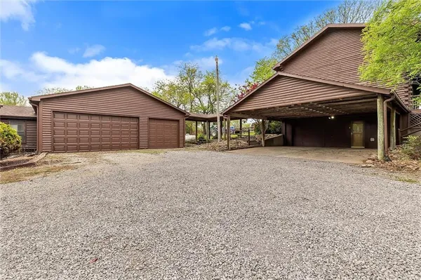 $949,000 | 3389 Southeast Old Barn Lane, Holt, MO 64048