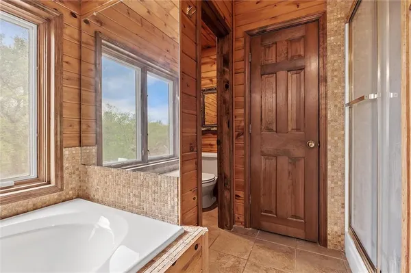 $949,000 | 3389 Southeast Old Barn Lane, Holt, MO 64048