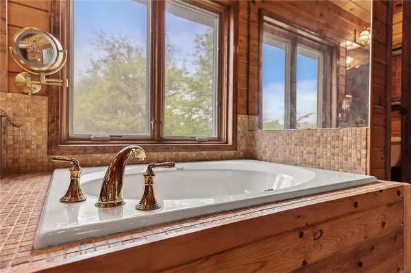 $949,000 | 3389 Southeast Old Barn Lane, Holt, MO 64048