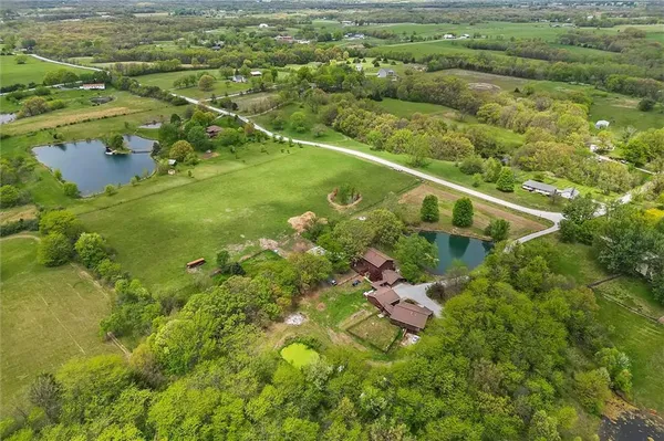$949,000 | 3389 Southeast Old Barn Lane, Holt, MO 64048