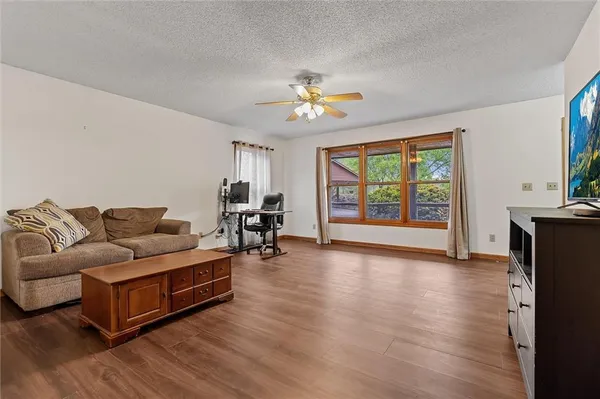 $949,000 | 3389 Southeast Old Barn Lane, Holt, MO 64048