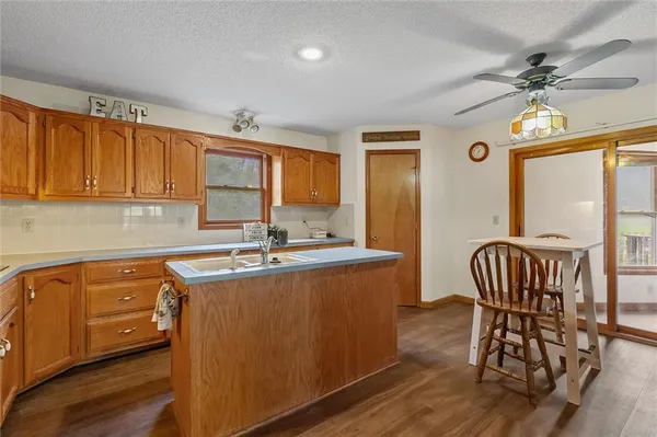 $949,000 | 3389 Southeast Old Barn Lane, Holt, MO 64048