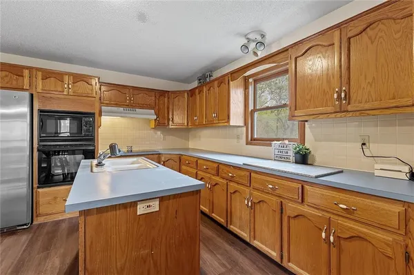 $949,000 | 3389 Southeast Old Barn Lane, Holt, MO 64048