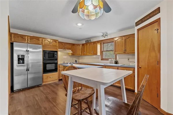 $949,000 | 3389 Southeast Old Barn Lane, Holt, MO 64048