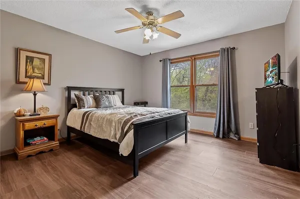 $949,000 | 3389 Southeast Old Barn Lane, Holt, MO 64048