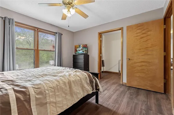 $949,000 | 3389 Southeast Old Barn Lane, Holt, MO 64048