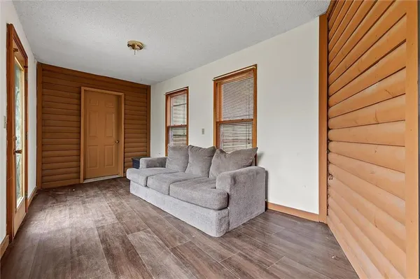 $949,000 | 3389 Southeast Old Barn Lane, Holt, MO 64048