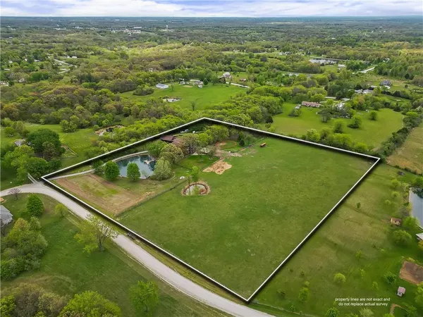 $949,000 | 3389 Southeast Old Barn Lane, Holt, MO 64048