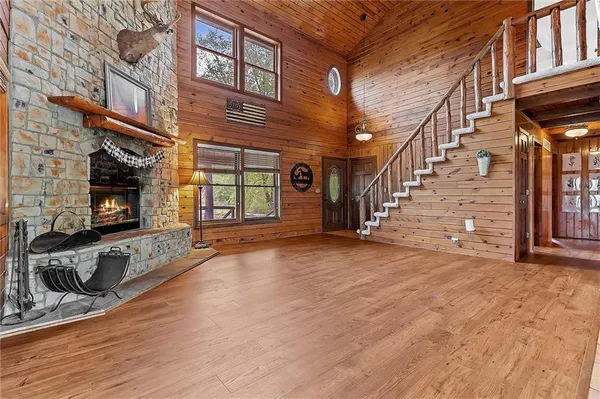 $949,000 | 3389 Southeast Old Barn Lane, Holt, MO 64048