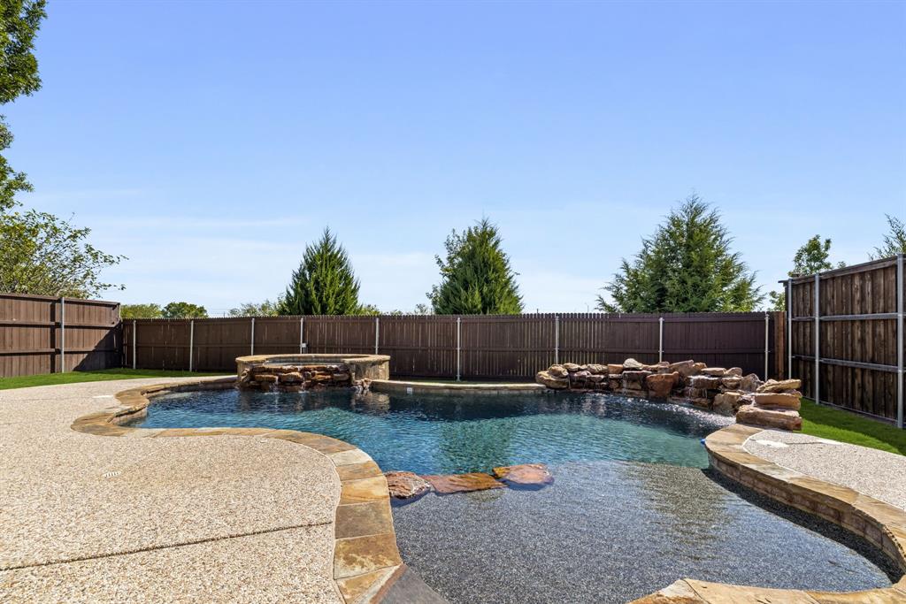 10903 Robincreek Lane Frisco, TX 75035 - Photo 5 of 17 a view of a backyard with sitting area