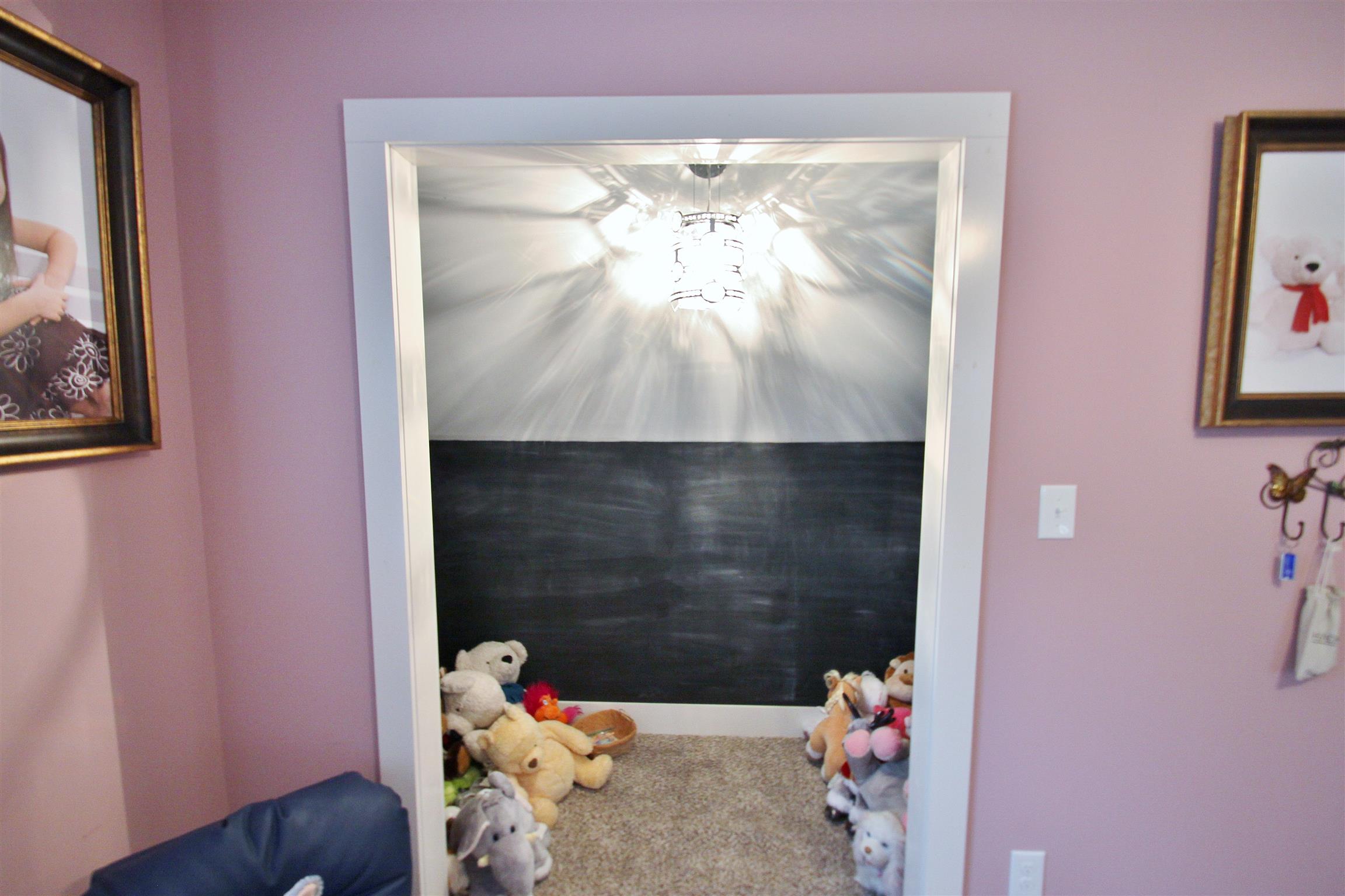 54 Snow Tree Bend Manchester, TN 37355 - Photo 15 of 16 a close view of a painting on the wall