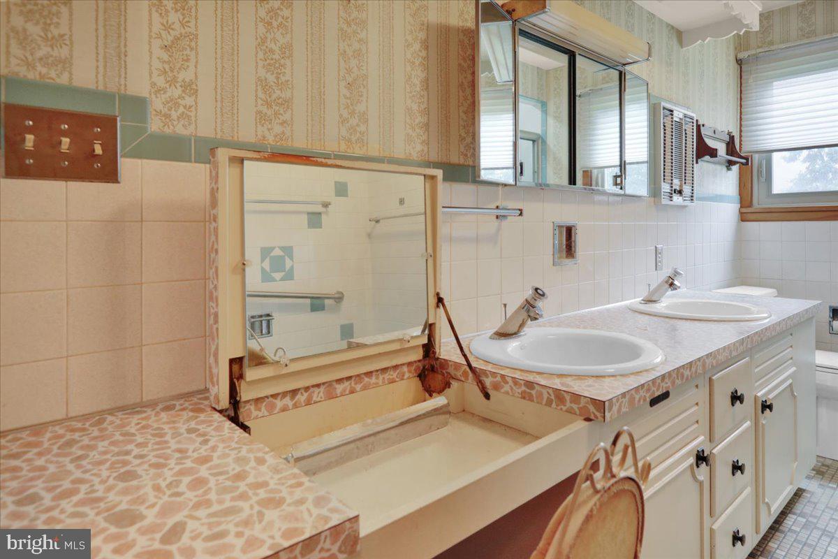 114 Brubaker Road Lititz, PA 17543 - Photo 17 of 42