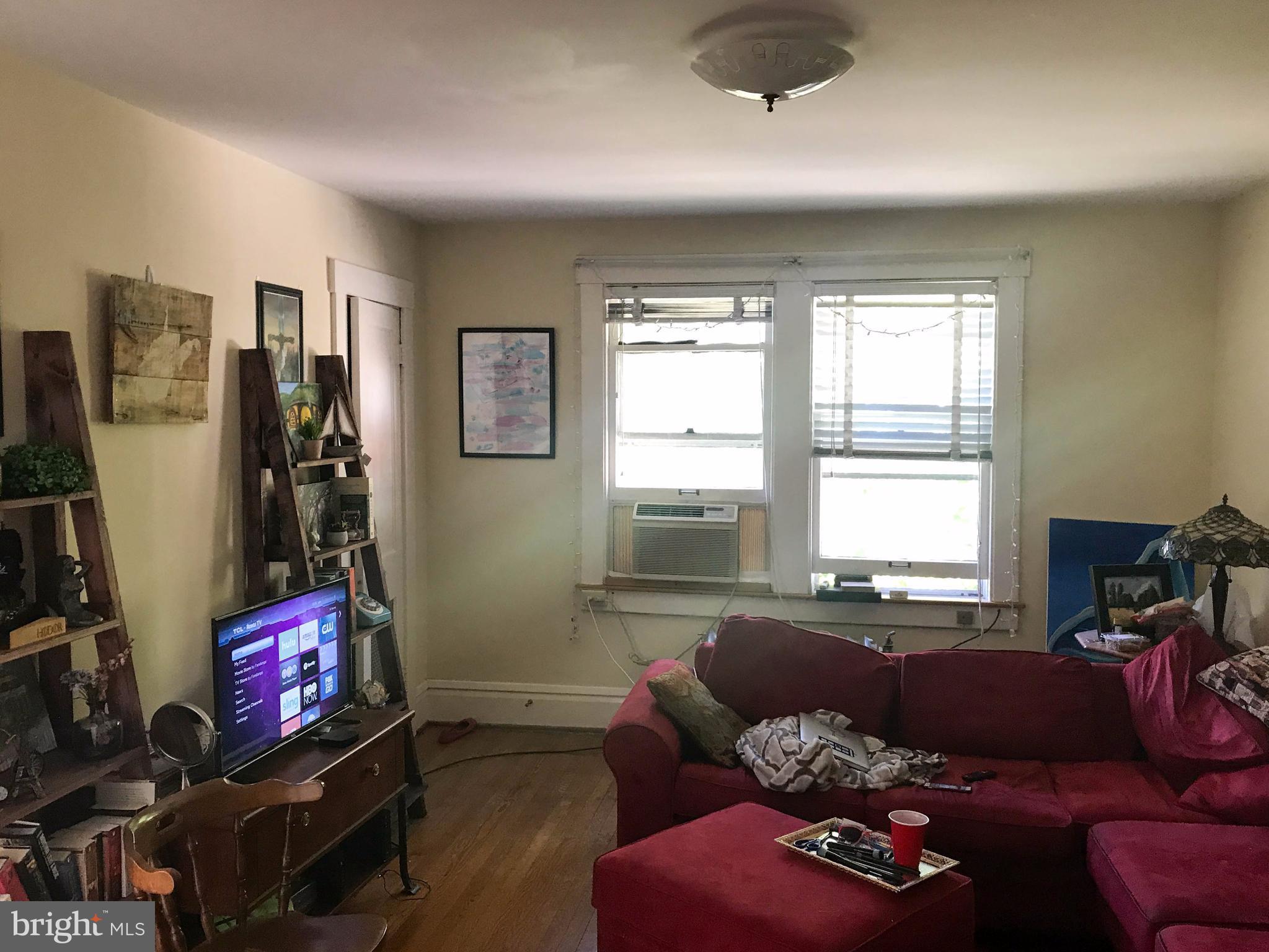 829 Braddock Road Cumberland, MD 21502 - Photo 12 of 30 Living Room