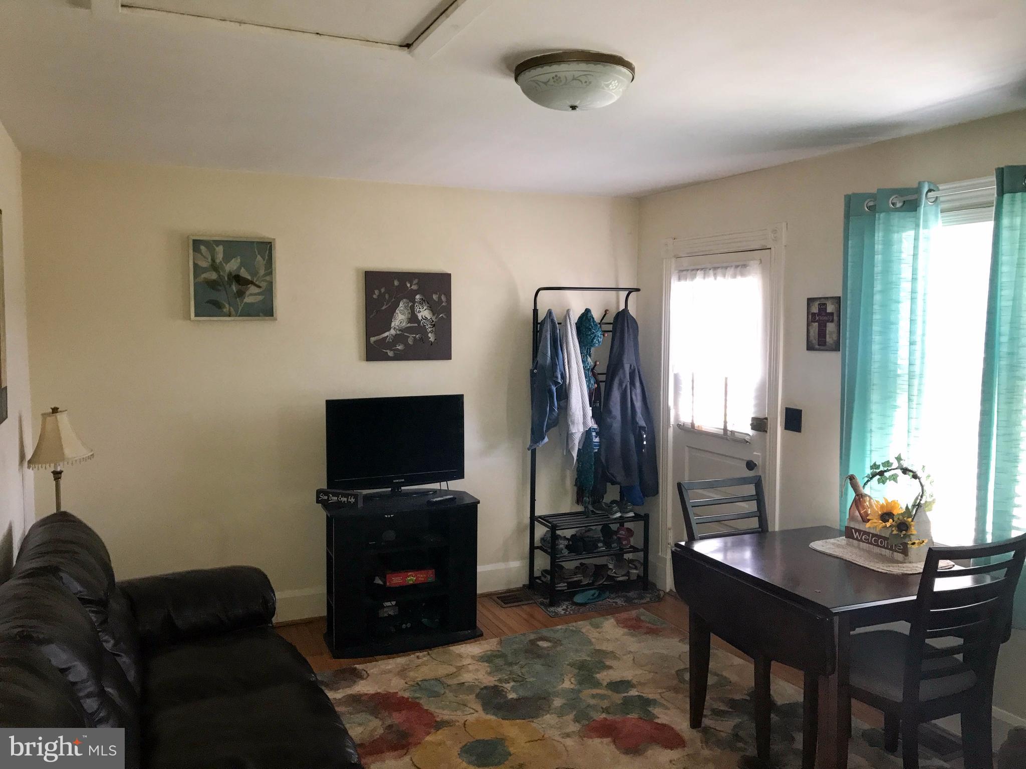 829 Braddock Road Cumberland, MD 21502 - Photo 19 of 30 Living Room