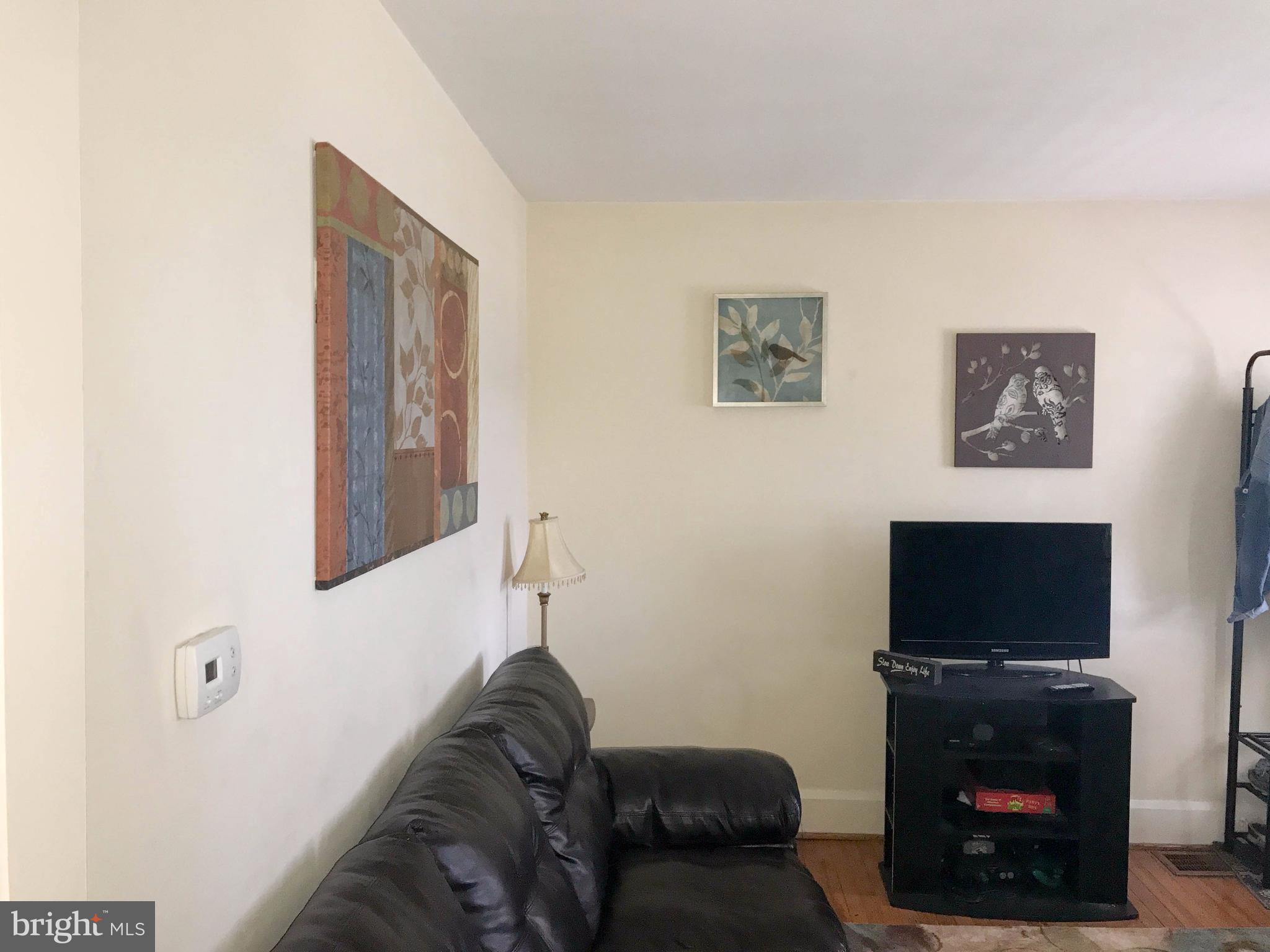 829 Braddock Road Cumberland, MD 21502 - Photo 20 of 30 Living Room