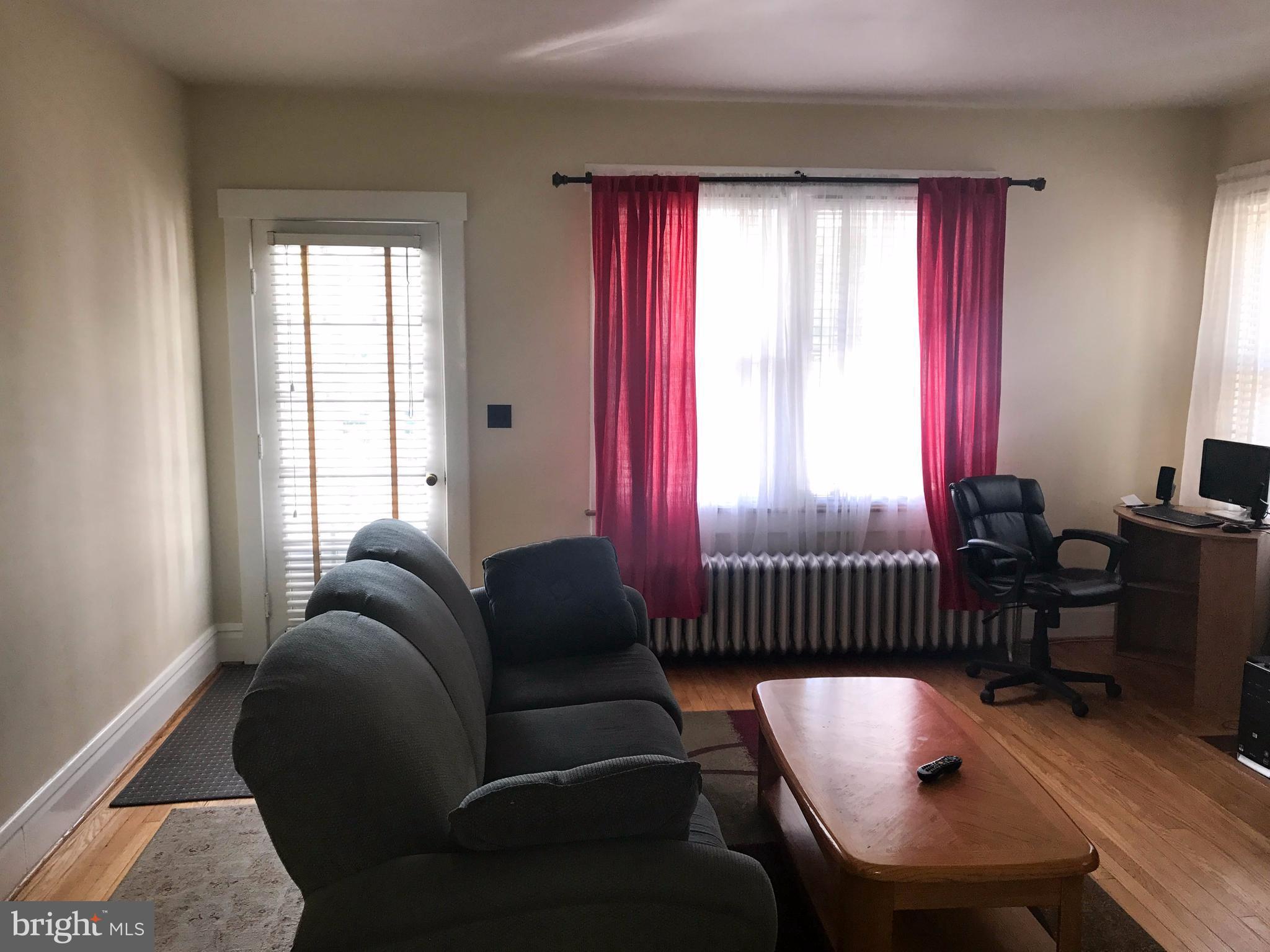 829 Braddock Road Cumberland, MD 21502 - Photo 4 of 30 Living Room