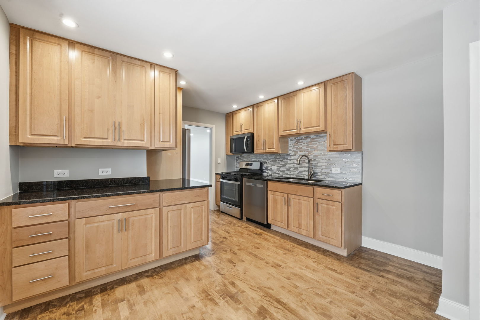 1220 North Hamlin Avenue Park Ridge, IL 60068 - Photo 4 of 29