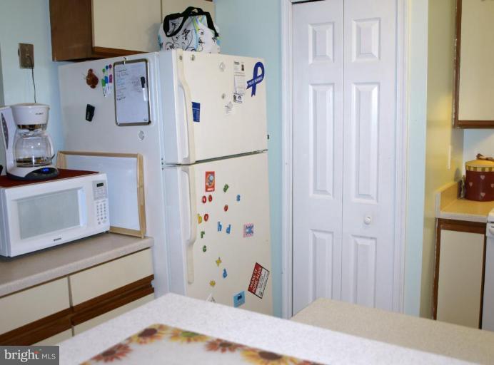 6 Fallen Tree Court, Unit 6E Halethorpe, MD 21227 - Photo 7 of 13 Kitchen with panty