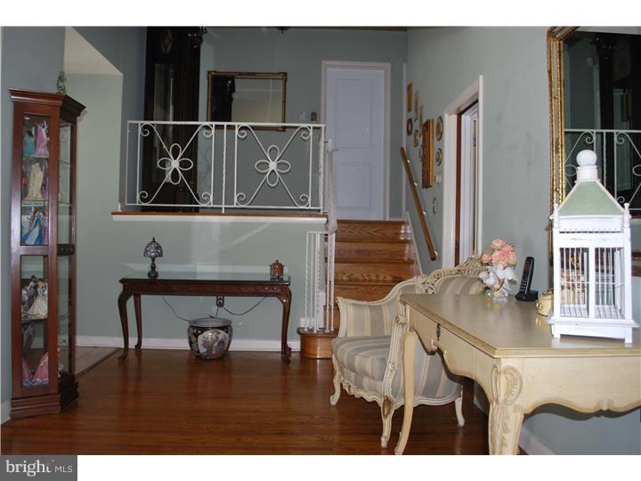 643 Reeves Lane Warminster, PA 18974 - Photo 2 of 25 Foyer