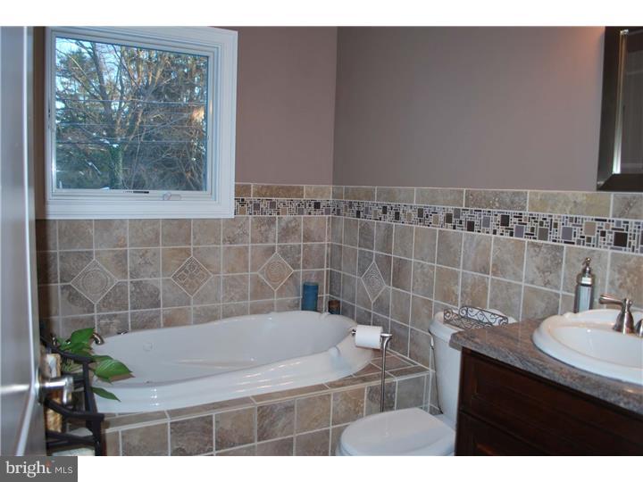 643 Reeves Lane Warminster, PA 18974 - Photo 22 of 25 Bathroom