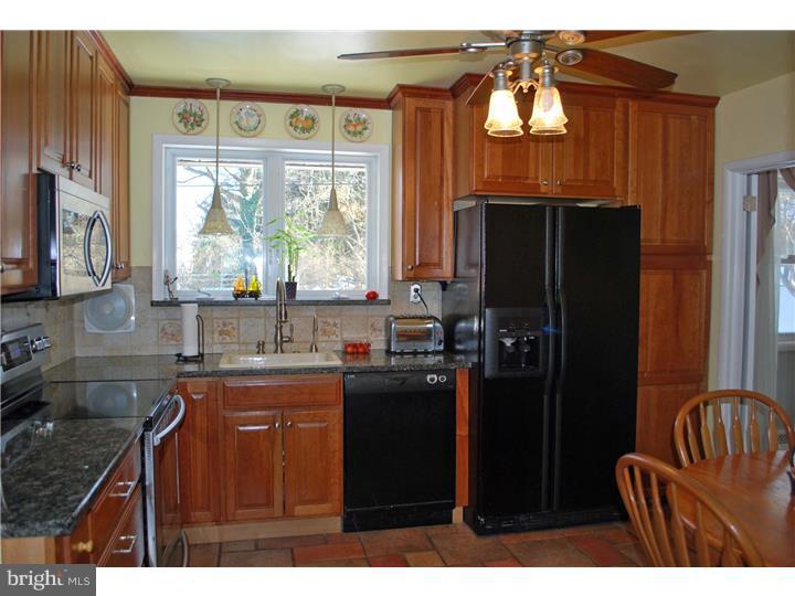 643 Reeves Lane Warminster, PA 18974 - Photo 5 of 25 Kitchen