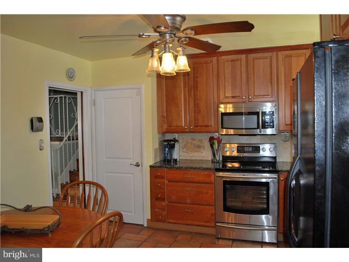643 Reeves Lane Warminster, PA 18974 - Photo 7 of 25 Kitchen